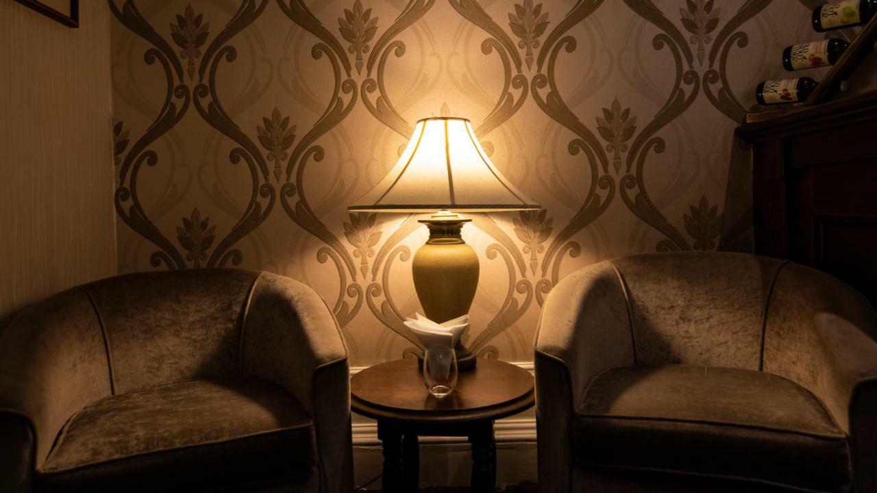 Astley Bank Hotel 다웬 외부 사진